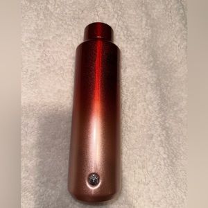 Limited Edition Starbucks 20 OZ Vacuum Insulated
Water Bottle